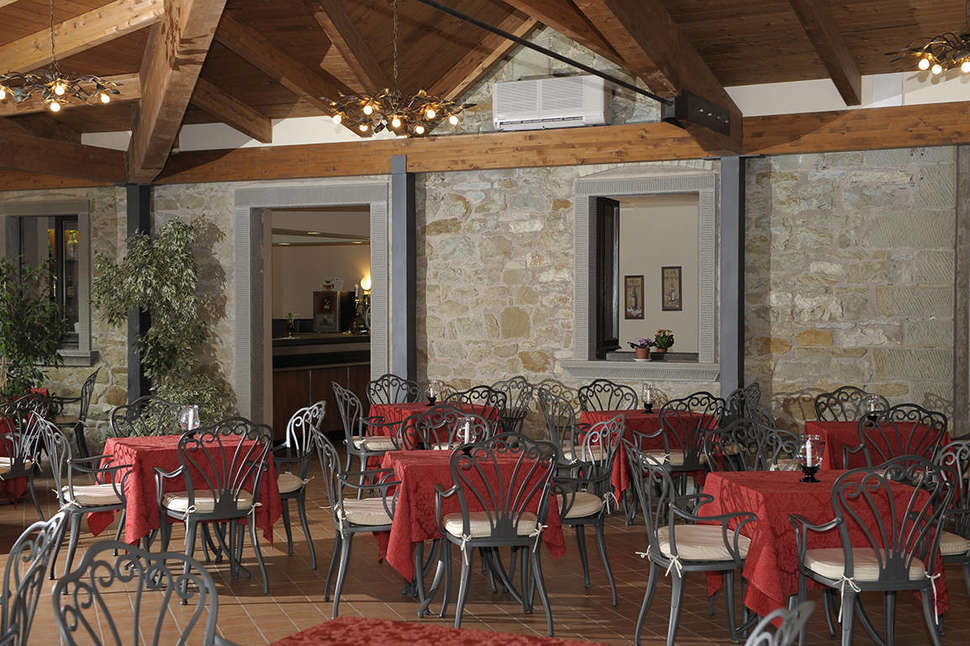 Een foto van het terras bij Hotel Villa Paradiso Village