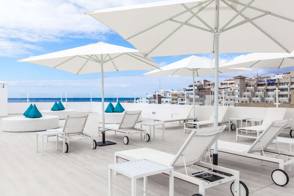 Een foto van het terras bij Blue Sea Hotel Lagos de Cesar