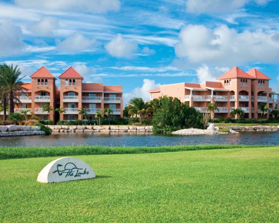 Een foto van de buitenkant van Divi Village Golf & Beach Resort