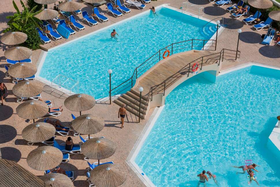 Een foto van het zwembad bij Olympos Beach Resort