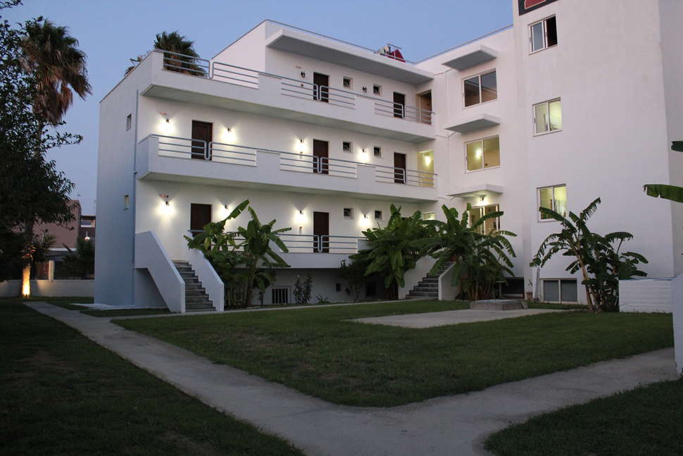 Een foto van de buitenkant van Elga Appartementen