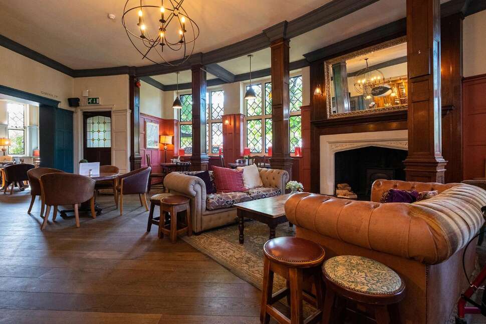 Ein Foto The Bridge Hotel