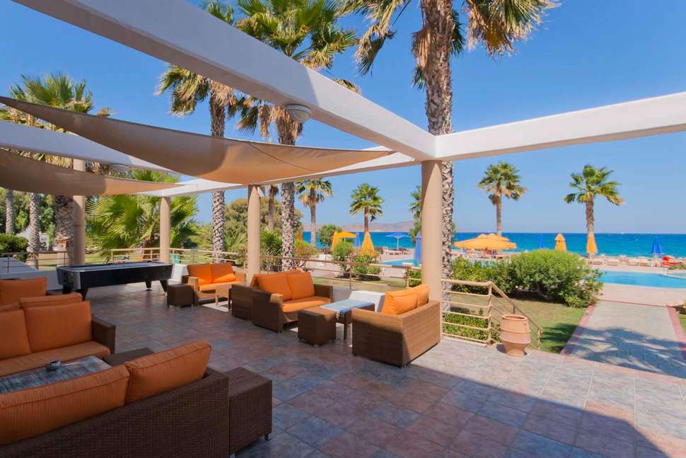 Een foto van het terras bij Irina Beach Aparthotel