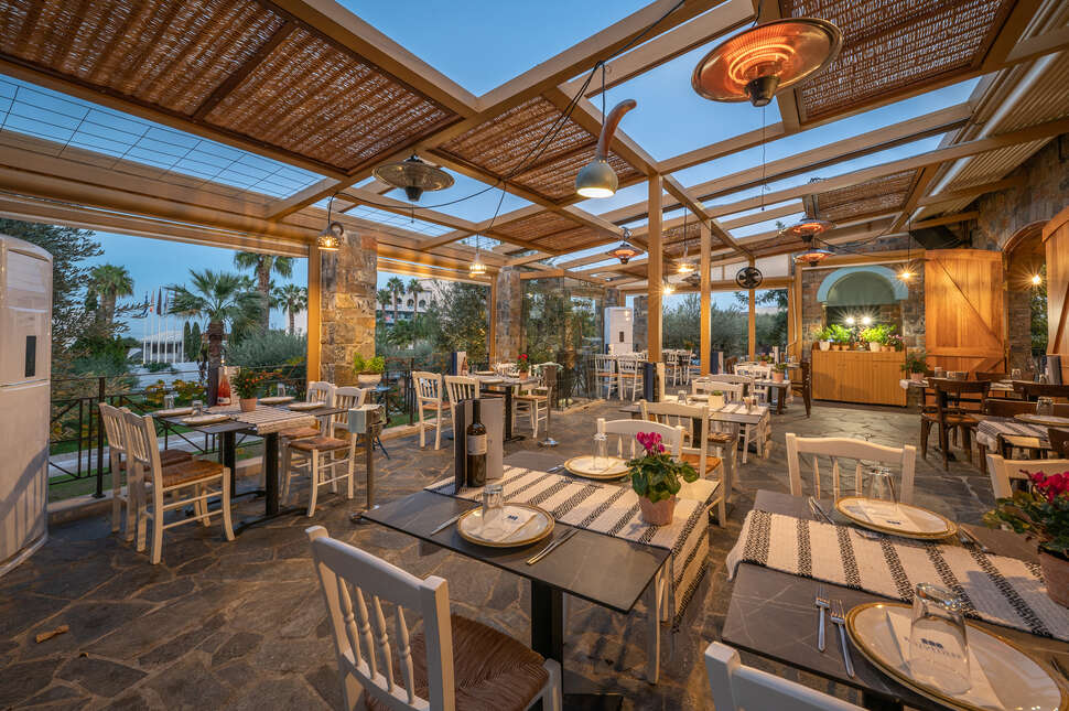 Een foto van het terras bij Royal & Imperial Belvedere Resort