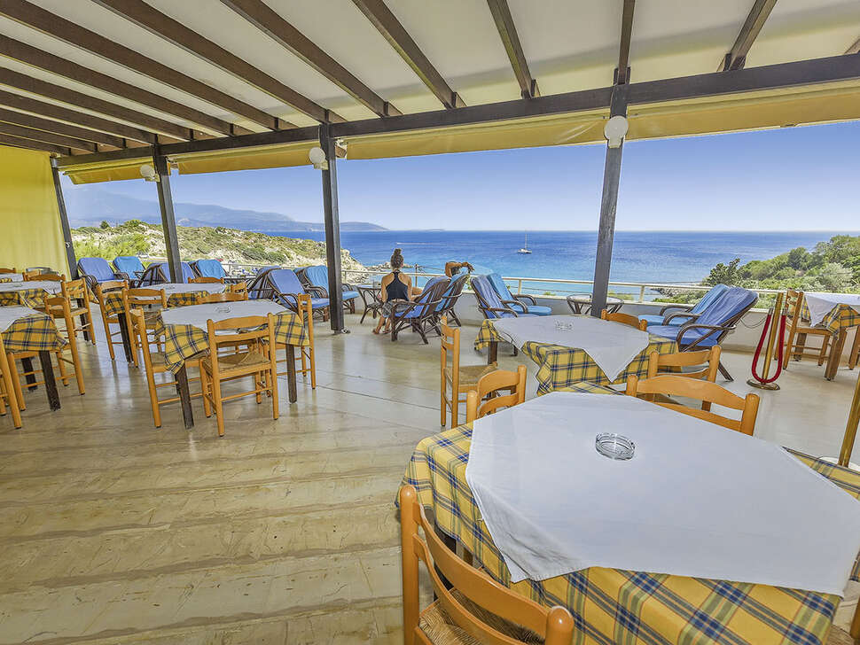 Ein Foto von der Terrasse im Glicorisa Beach Hotel