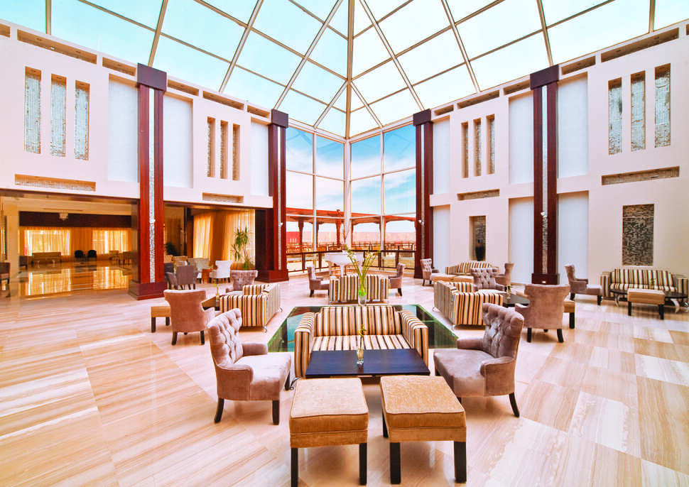 Een foto van het interieur van Sunrise Crystal Bay Resort