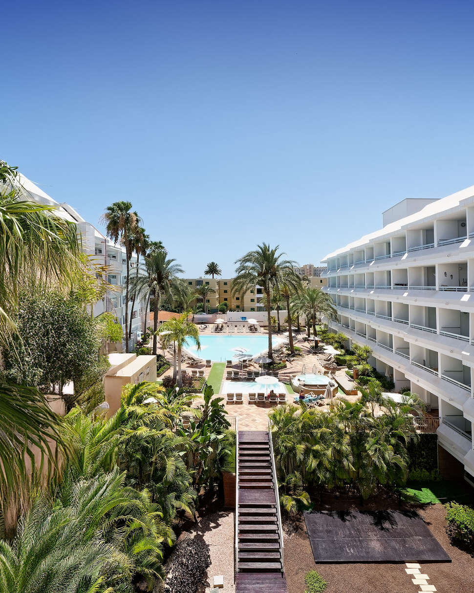 Een foto van de buitenkant van Hotel Akeah Broncemar