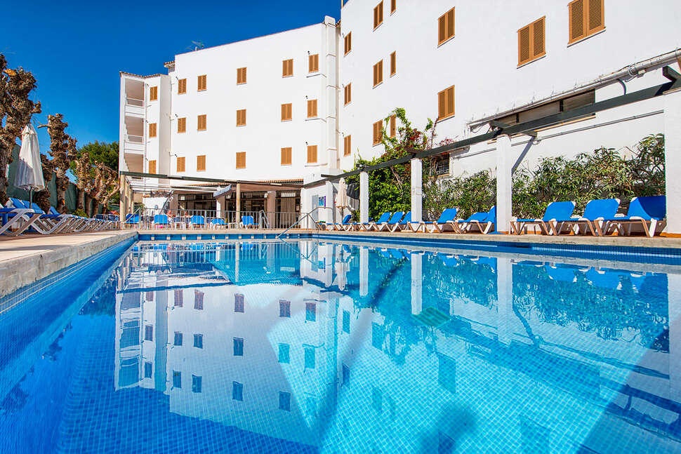 Een foto van het zwembad bij Arcos Playa Appartementen