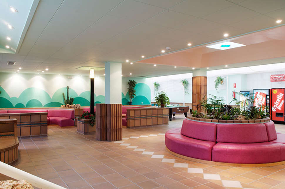 Een foto van het interieur van Checkin Garbi Hotel