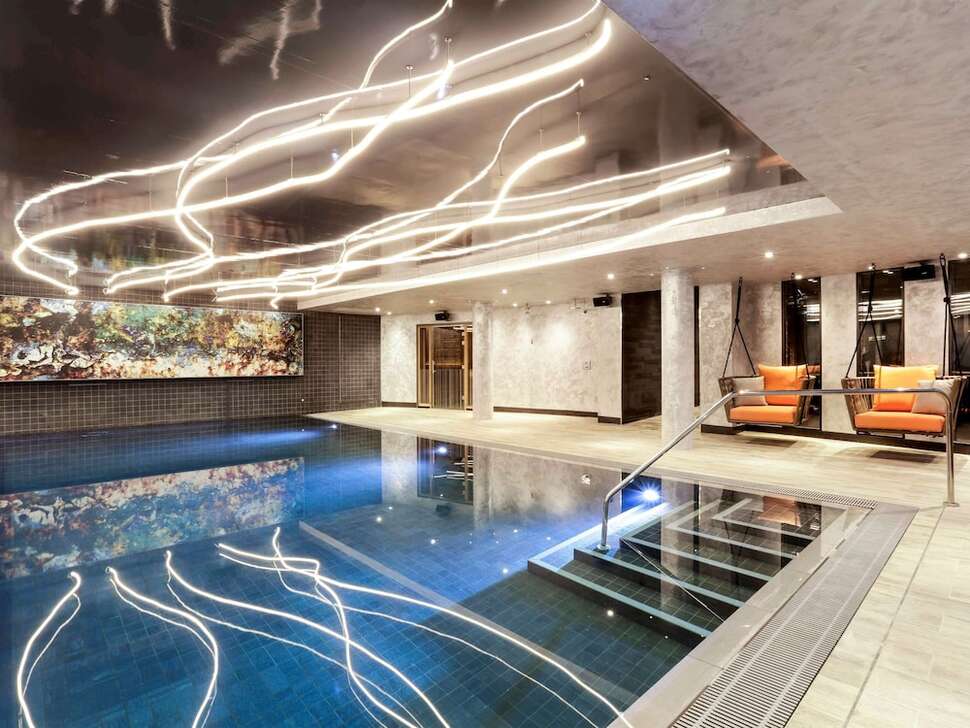 Een foto van het zwembad bij Novotel London Canary Wharf