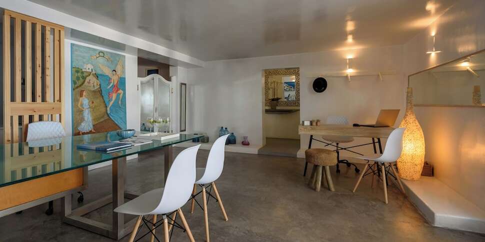 Een foto van het interieur van Kalestesia Suites