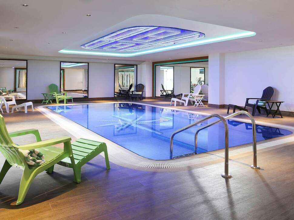 Ein Foto vom Pool im Ibis Styles Dubai Jumeira