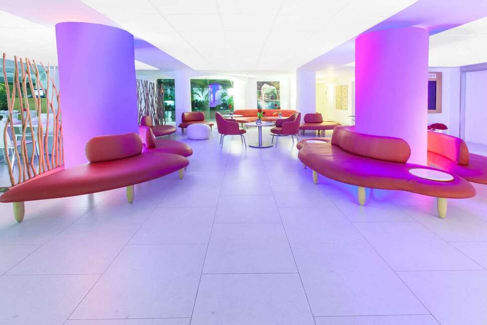 Een foto van het interieur van Hotel Adhara Express