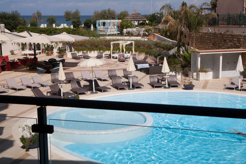 Ein Foto vom Pool im Cefalu Sea Palace