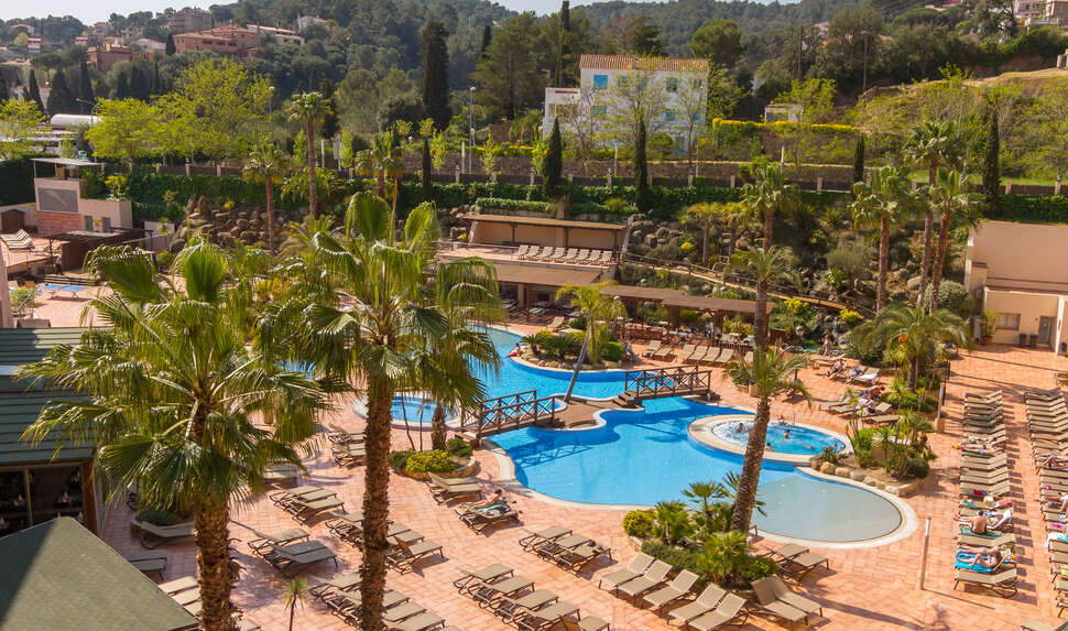 Ein Foto vom Pool im Golden Bahia de Tossa & Spa
