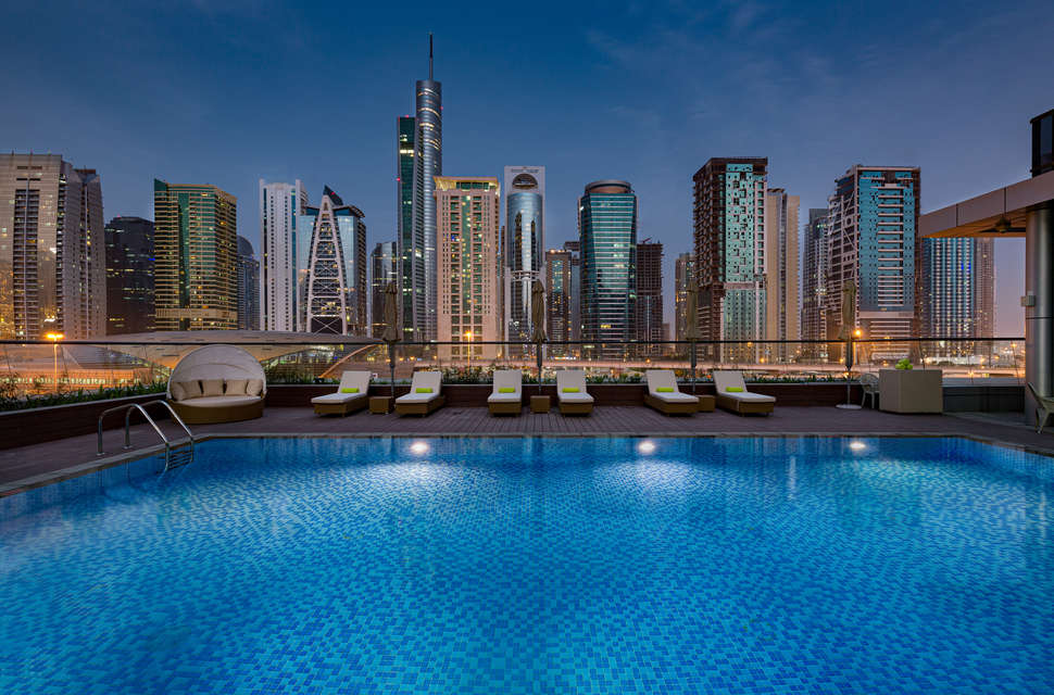 Een foto van het zwembad bij Millennium Place Marina
