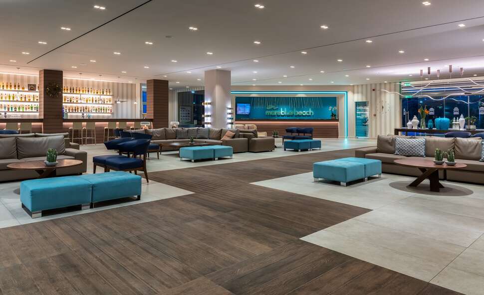 Een foto van het interieur van Mareblue Beach Resort