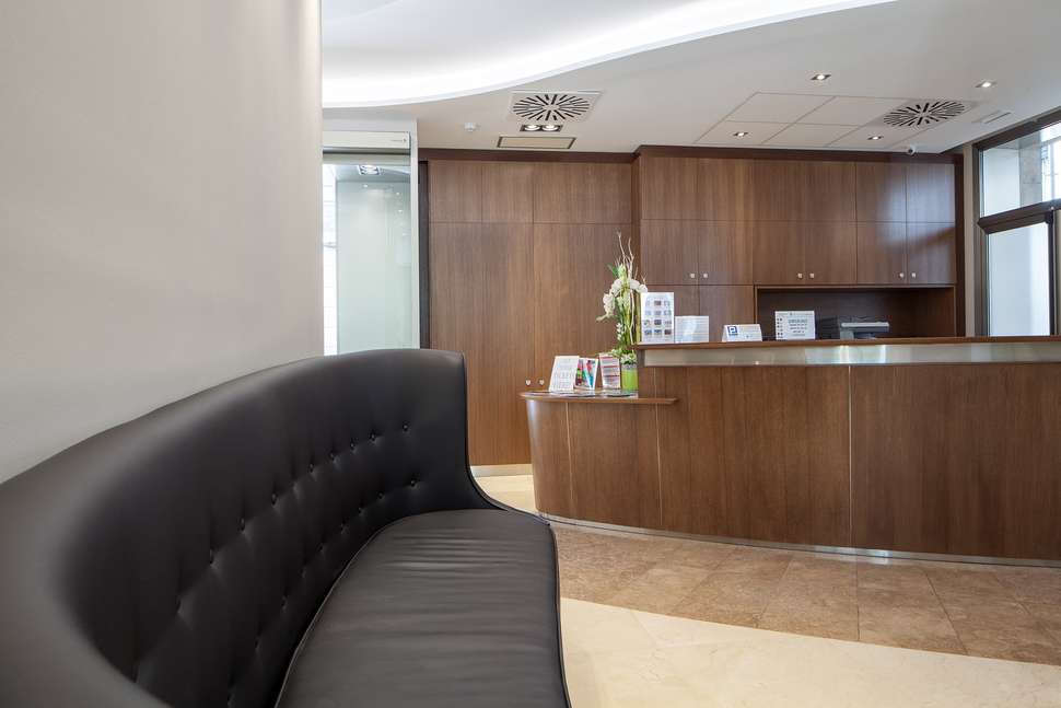 Een foto van het interieur van Hotel Santa Marta Barcelona