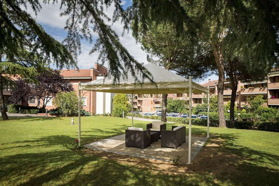 Een foto van het terras bij Hotel Executive