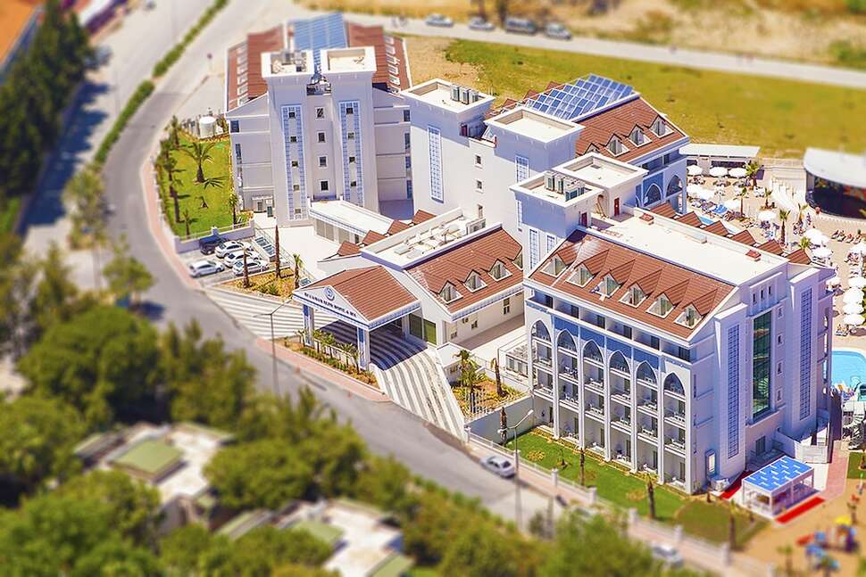 Ein Foto von der Außenansicht des Diamond Elite Hotel & Spa