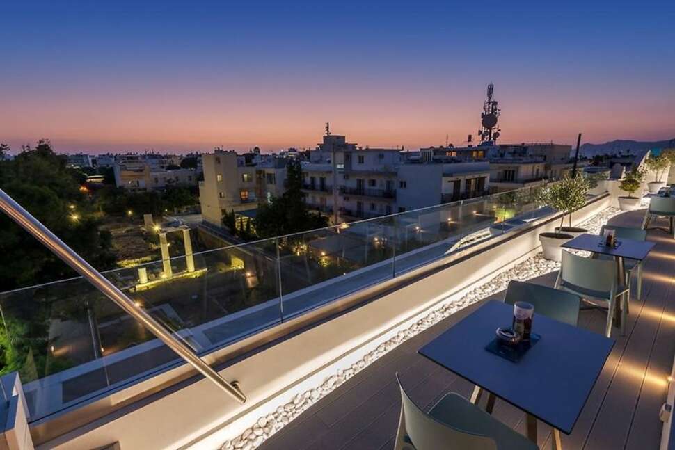 Een foto van het terras bij Maritina Hotel