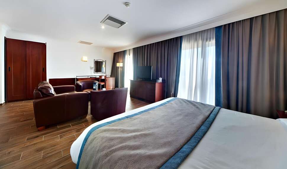 Ein Foto Golden Tulip Vivaldi Hotel
