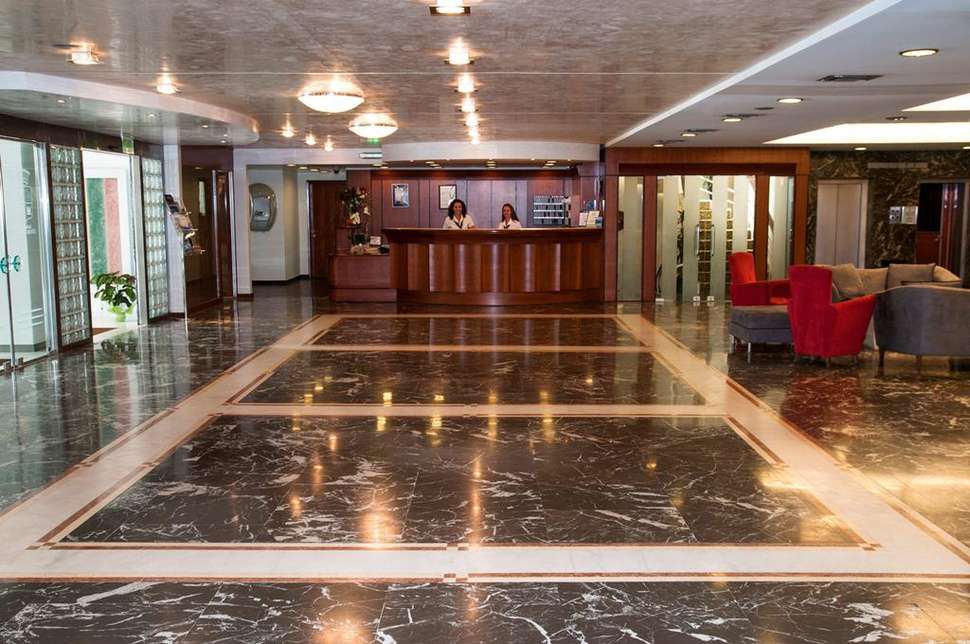 Een foto van het interieur van Mediterranee Hotel