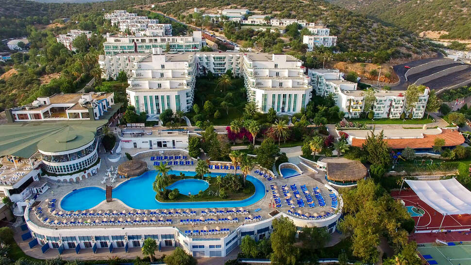 Een foto van het zwembad bij Bodrum Holiday Resort & Spa
