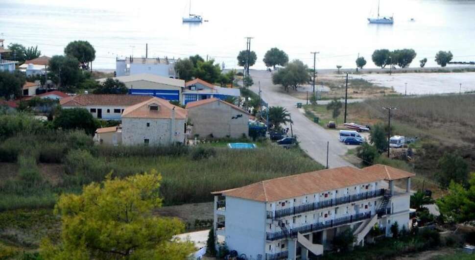 Ein Foto von der Außenansicht des Pension Porto Tsi Ostrias