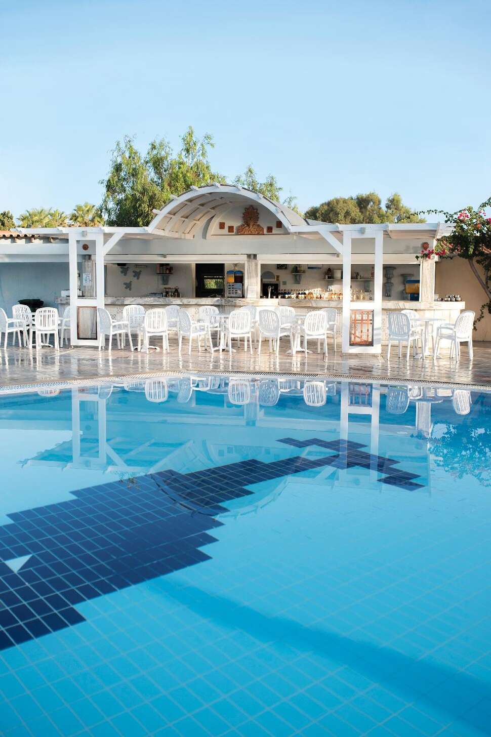 Een foto van het terras bij Atlantis Hotel
