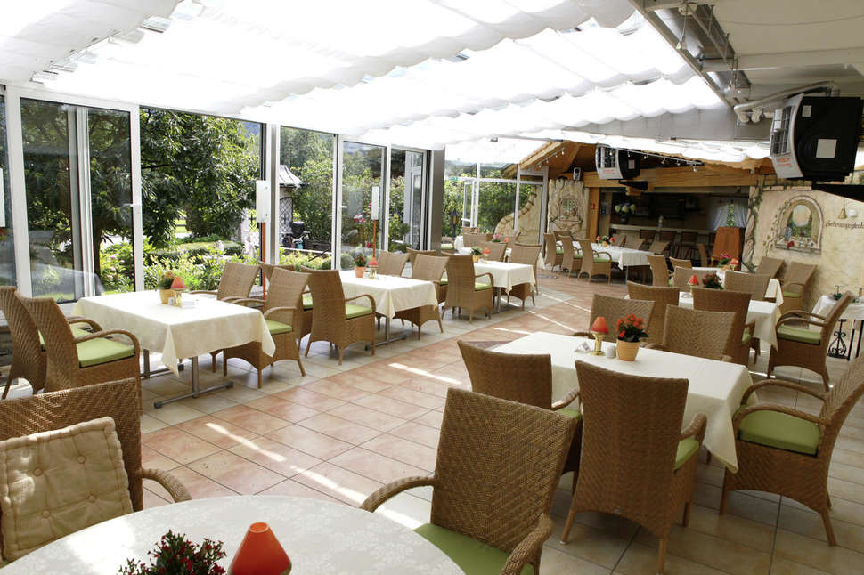 Ein Foto von der Terrasse im Landgut Zapfenhof