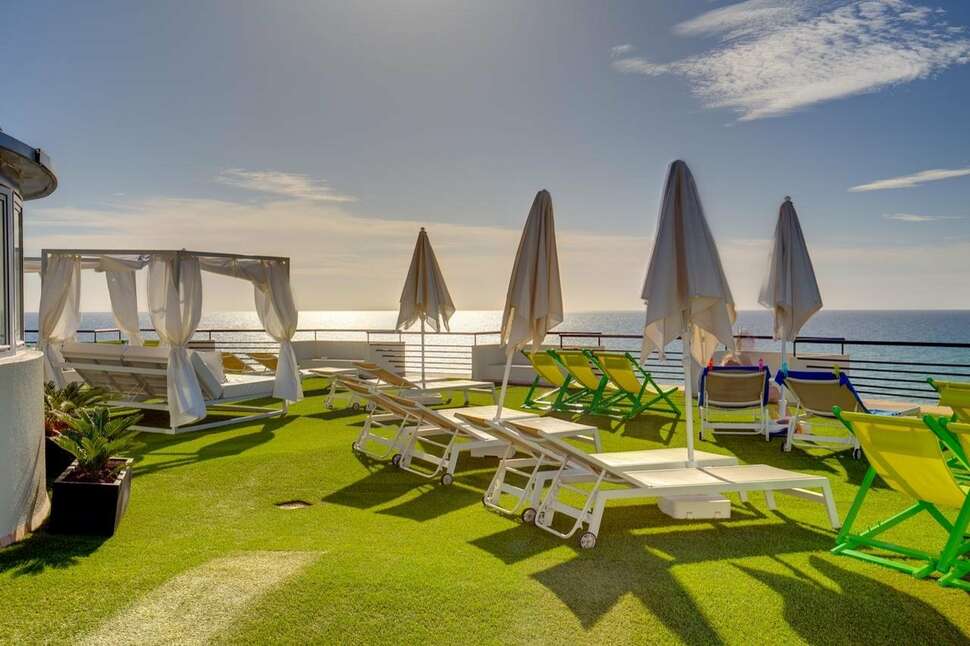 Een foto van het terras bij SBH Crystal Beach Hotel & Suites
