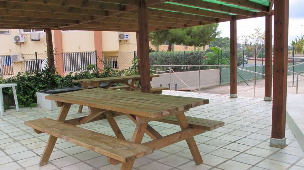 Een foto van het terras bij Playamar Appartementen