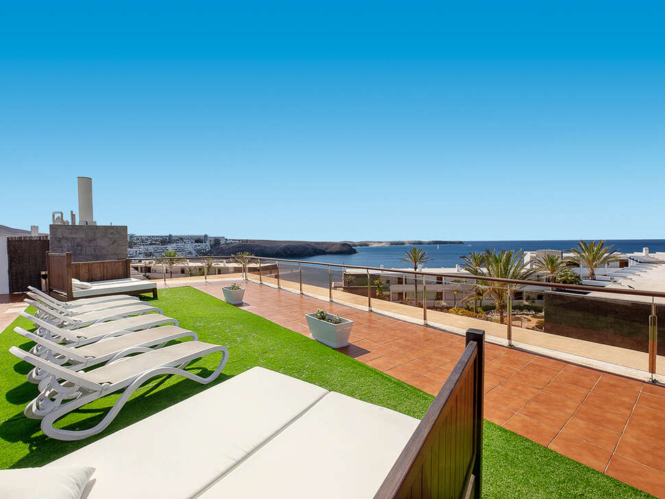 Een foto van het terras bij Hotel Livvo Mirador Papagayo