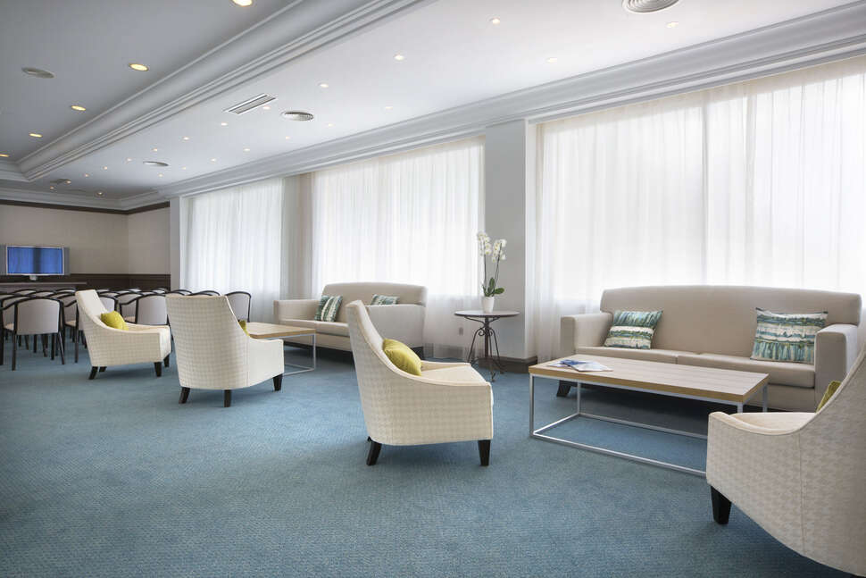 Een foto van het interieur van Grupotel Orient