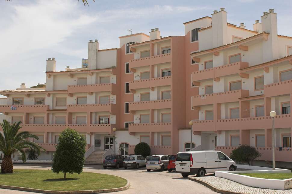 Een foto van de buitenkant van Castelos Da Rocha Appartementen