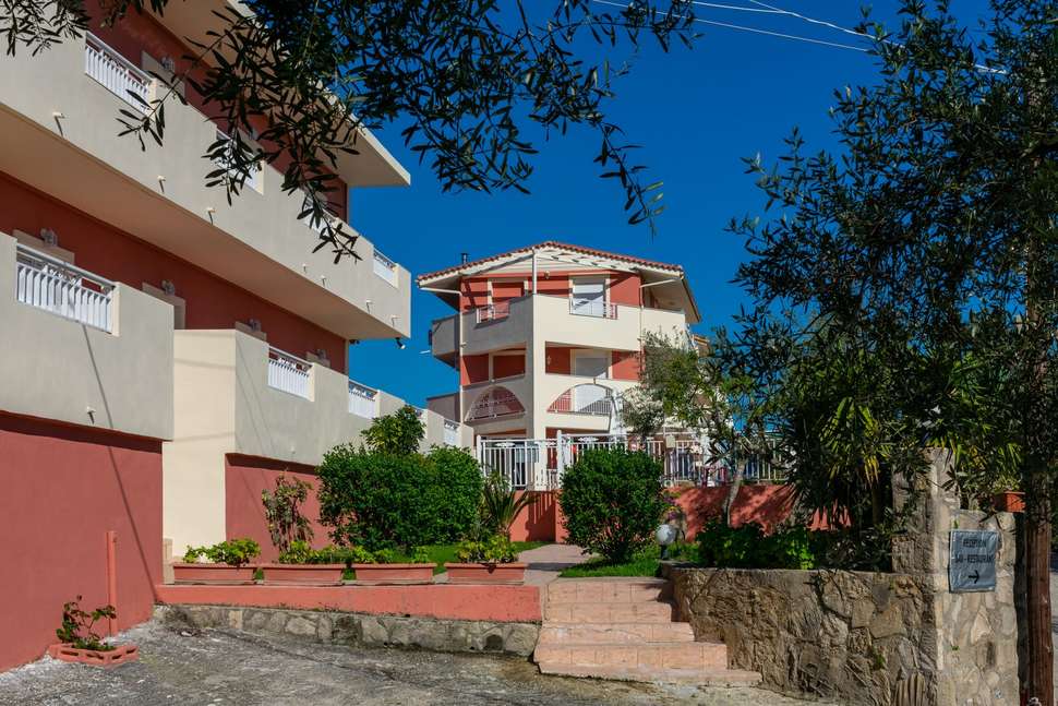 Ein Foto von der Außenansicht des Zante Pantheon Hotel