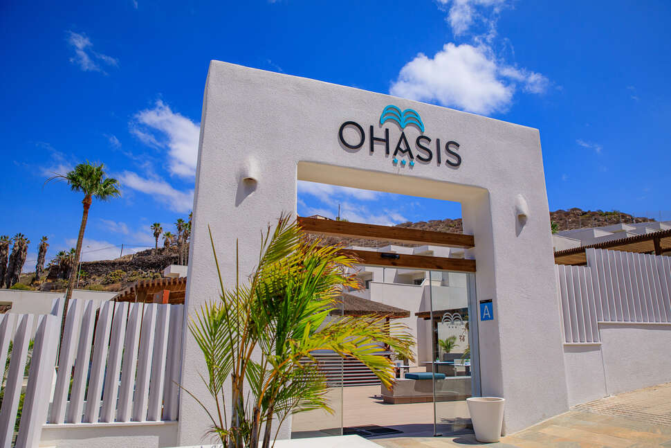 Een foto van het terras bij Ohasis Boutique Suites
