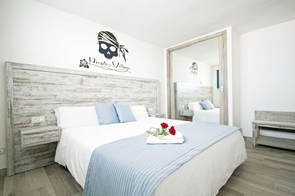 Ein Foto Pirates Village Apartments