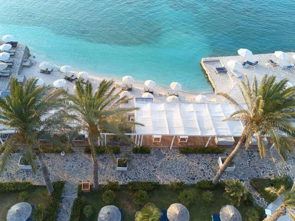 Een foto van het strand bij Minos Imperial Luxury Beach Resort & Spa