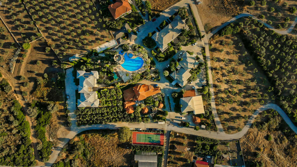Een foto van het zwembad bij Geranion Village