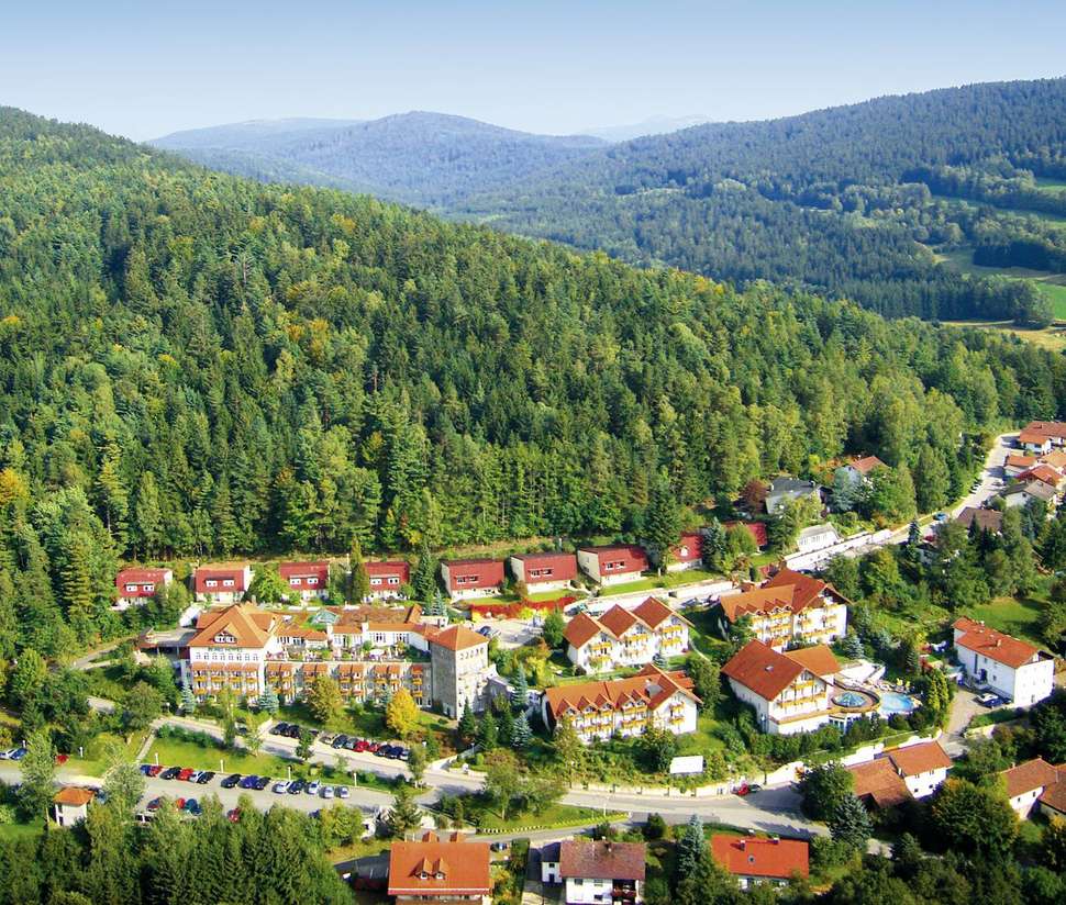 Een foto van de buitenkant van Burghotel Am Hohen Bogen