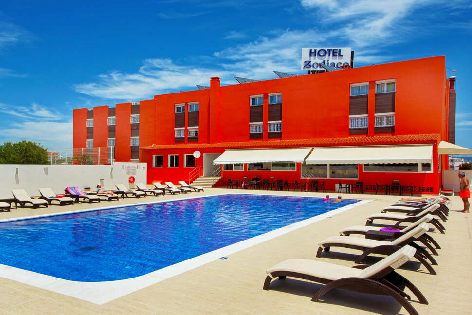 Ein Foto vom Pool im Hotel Zodiaco