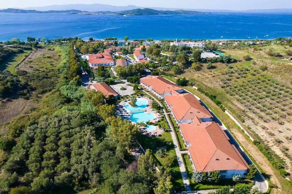 Een foto van het zwembad bij Alexandros Palace Hotel & Suites