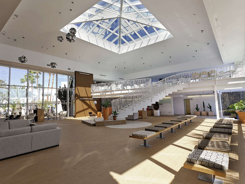 Een foto van het interieur van THB Lanzarote Beach
