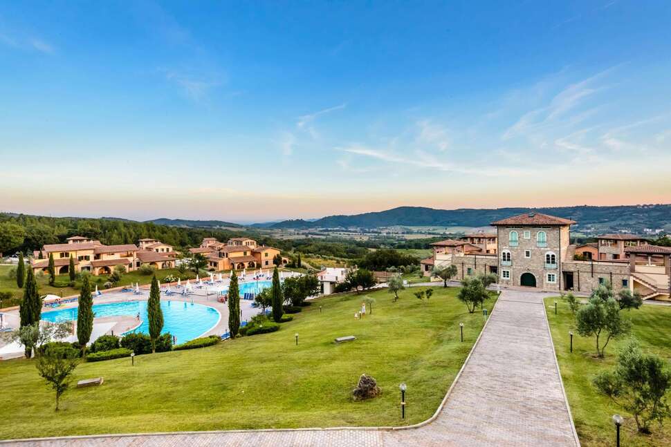 Een foto van het zwembad bij Pian Dei Mucini Resort