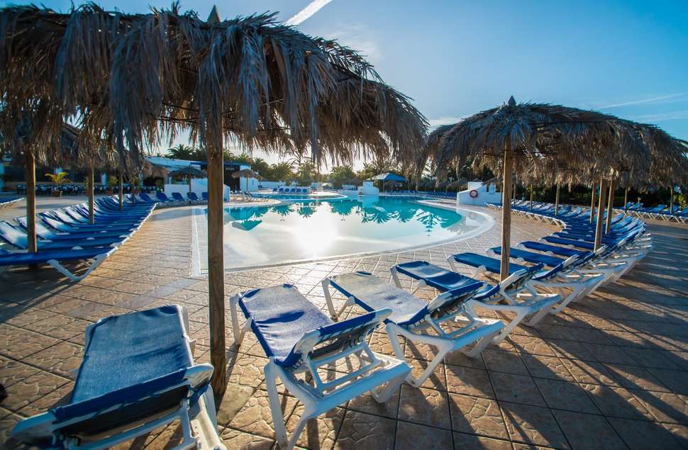 Een foto van het zwembad bij HL Hotel Rio Playa Blanca