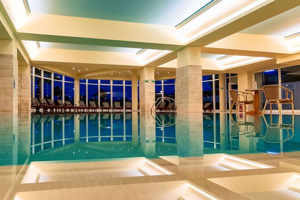 Een foto van het zwembad bij Blue Sea Beach Resort