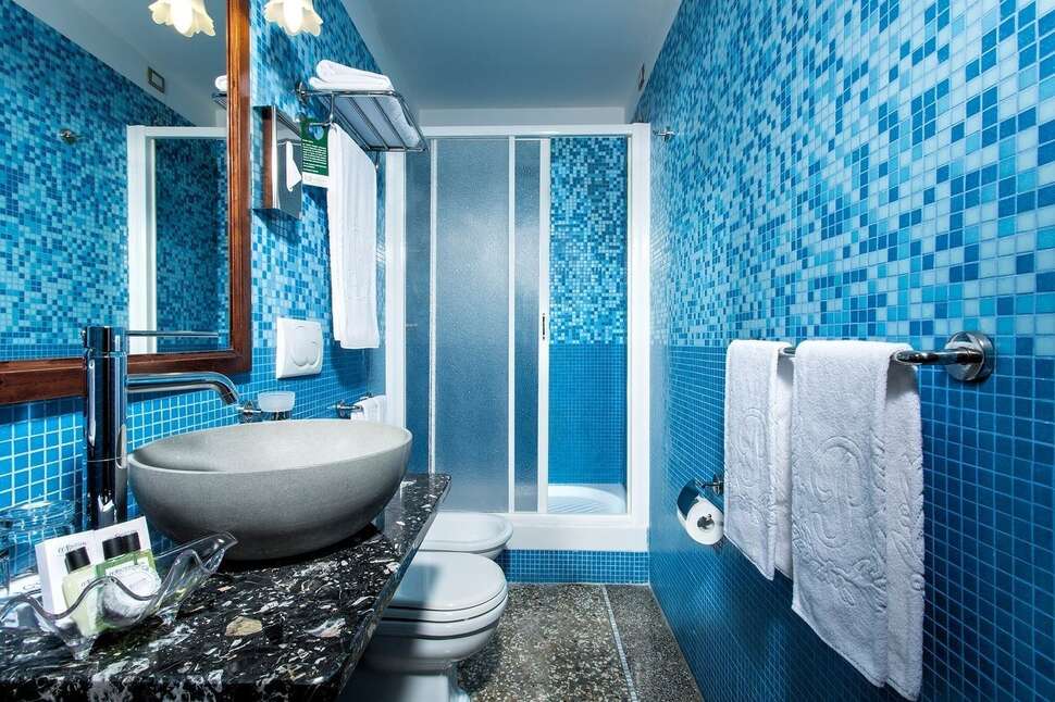 Ein Foto Golden Tulip Rome Piram