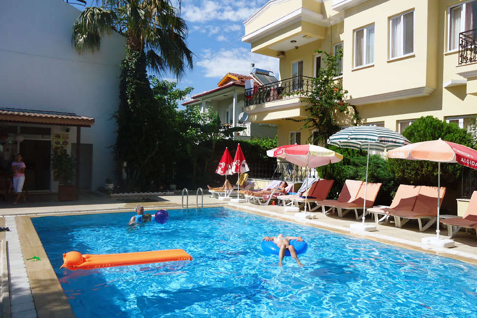 Een foto van het zwembad bij Dalyan Grand Aparthotel